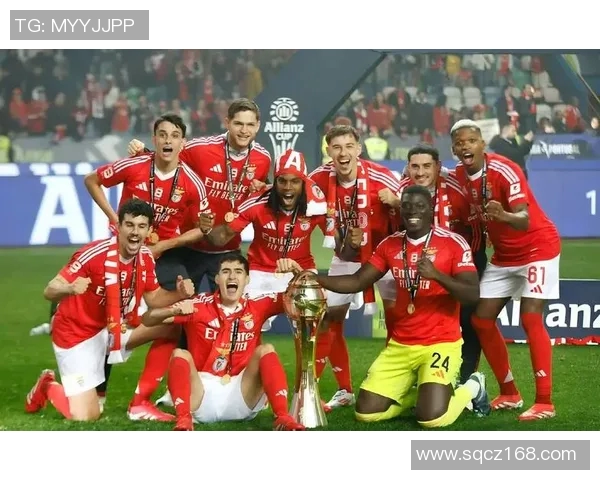 曼联迎战斯图加特期待重返巅峰展现强大实力与团队默契